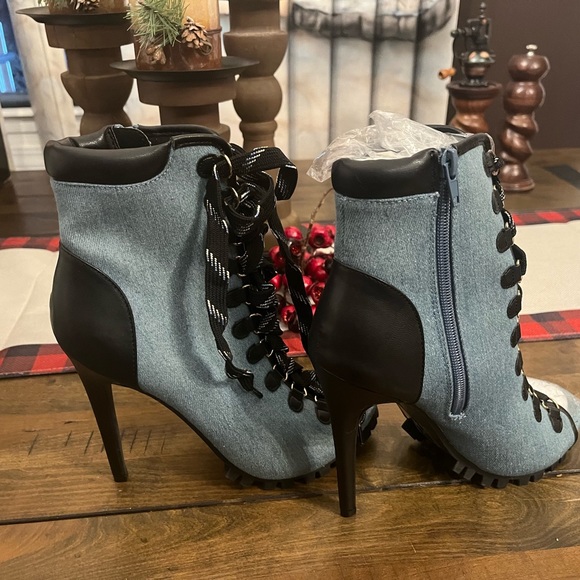 Shoe Dazzle Davina- Denim- Size 7.5 $25 - Picture 3 of 5